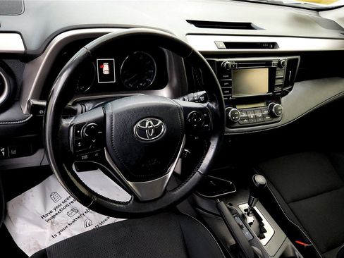 Used 2018 Toyota RAV4 XLE w/ Carpet Mat Package image 24