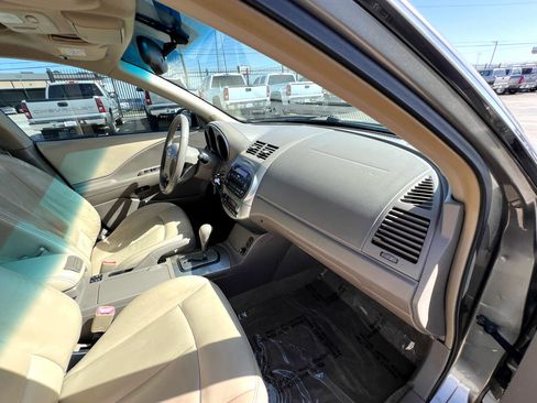 Used 2003 Nissan Altima 3.5 SE image 37