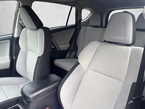 Used 2017 Toyota RAV4 XLE FWD image 16