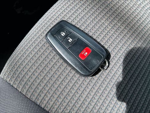 Used 2023 Toyota Highlander L FWD image 19