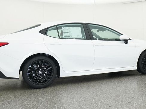Used 2026 Toyota Camry SE FWD image 36