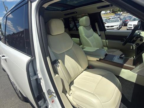 Used 2025 Land Rover Range Rover SE AWD/4WD image 16