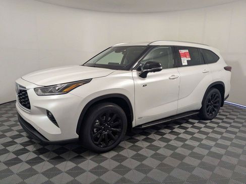 New 2026 Toyota Highlander Limited AWD/4WD image 2