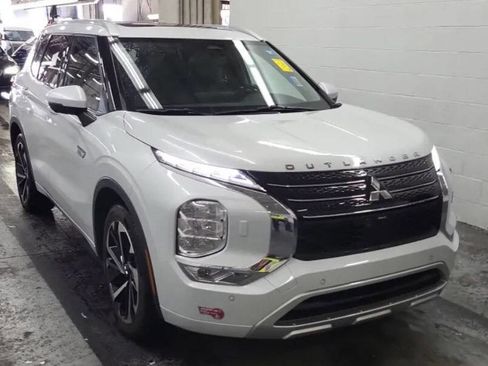 Used 2023 Mitsubishi Outlander SEL AWD/4WD image 3