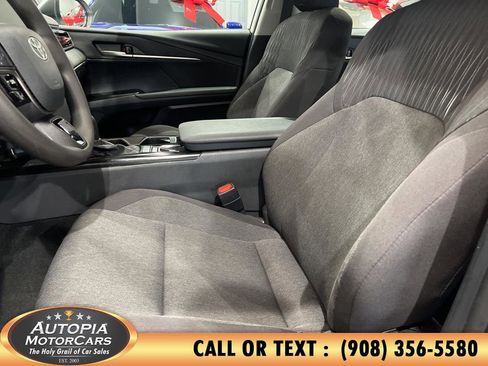 Used 2025 Toyota Camry LE image 10