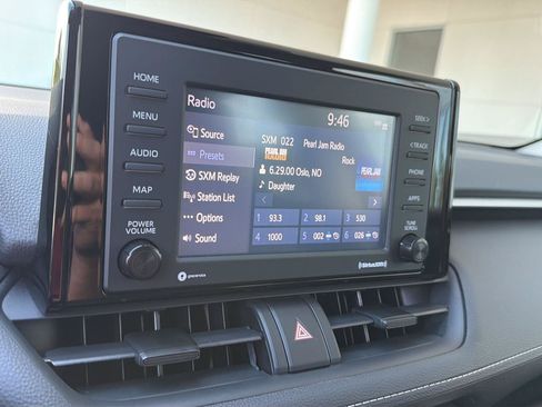 Used 2020 Toyota RAV4 LE FWD image 23