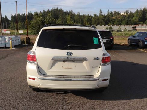 Used 2013 Toyota Highlander Limited AWD/4WD image 6