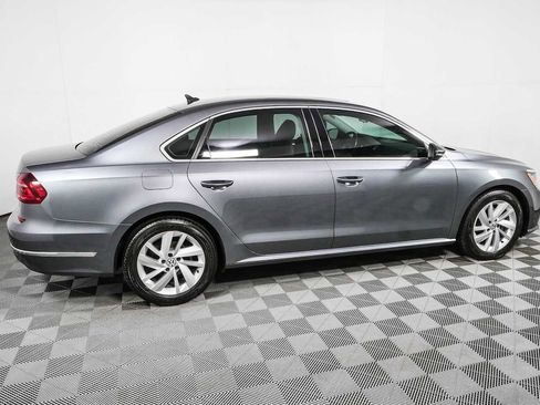 Used 2018 Volkswagen Passat 2.0T SE FWD image 2
