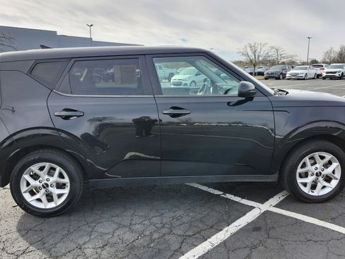Used 2023 Kia Soul LX w/ Option Group 015 image 17