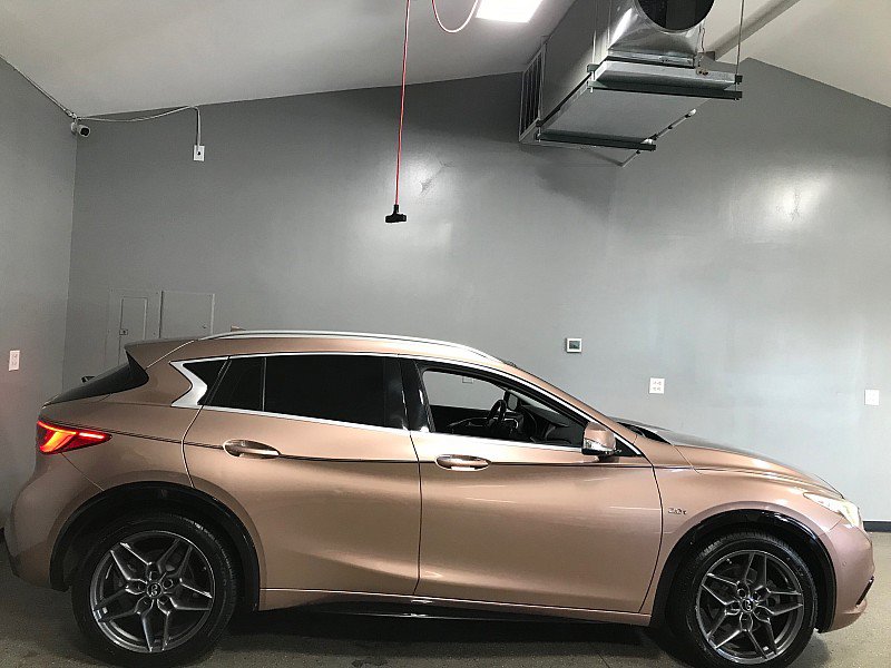 Used 2017 INFINITI QX30 Premium w/ Navigation Package FWD image 2