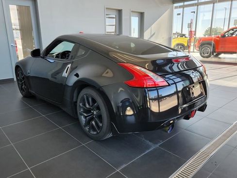 Used 2017 Nissan 370Z Coupe RWD image 2
