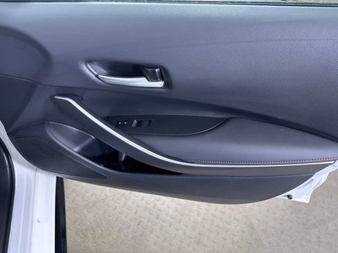 Used 2024 Toyota Corolla SE w/ SE Premium Package image 9