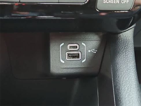 Used 2025 Jeep Compass Latitude image 29