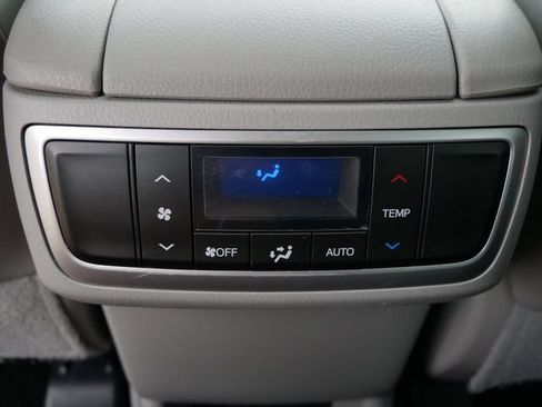Used 2015 Toyota Highlander XLE AWD/4WD image 11