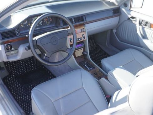 Used 1995 Mercedes-Benz E 320 Convertible image 21