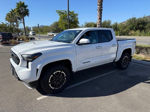 Used 2025 Toyota Tacoma TRD Sport AWD/4WD image 7