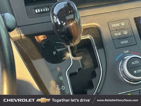 Used 2018 Toyota Sienna XLE w/ XLE Navigation Package FWD image 20