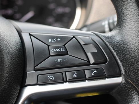 Used 2018 Nissan Rogue S AWD/4WD image 17