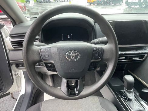 Used 2025 Toyota Camry LE image 24