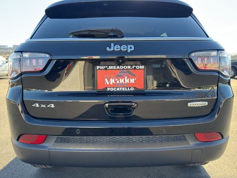 Used 2022 Jeep Compass Latitude w/ Convenience Group AWD/4WD image 3