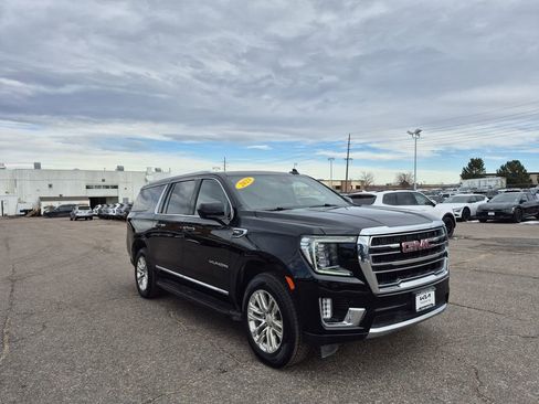 Used 2023 GMC Yukon XL SLT image 2