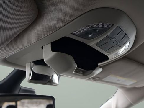 Used 2024 Chrysler Voyager LX image 42