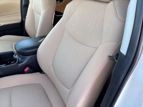 Used 2025 Toyota RAV4 XLE AWD/4WD image 20
