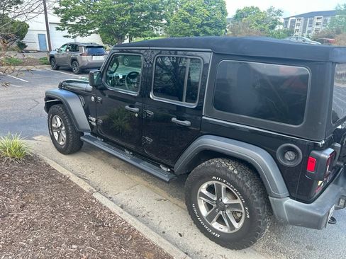 Used 2019 Jeep Wrangler Unlimited Sport S AWD/4WD image 4