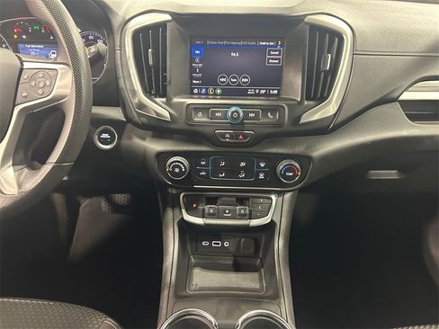 Used 2024 GMC Terrain SLE image 15
