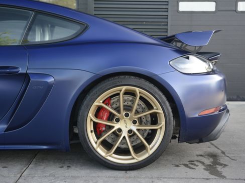 Certified 2022 Porsche 718 Cayman GT4 RWD image 33