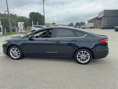 Used 2020 Ford Fusion SE FWD image 2