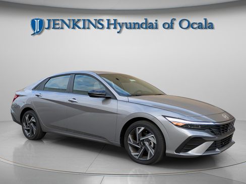 Used 2025 Hyundai Elantra SEL image 9