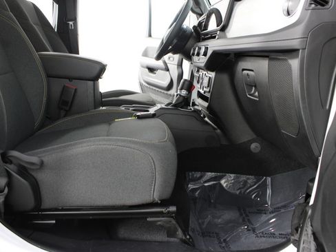 Used 2025 Jeep Wrangler Unlimited Sahara AWD/4WD image 19