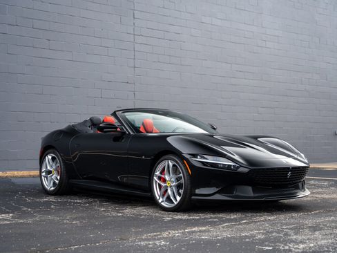 Used 2025 Ferrari Roma Spider image 15