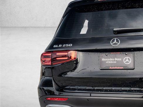 New 2026 Mercedes-Benz GLB 250 4MATIC image 9
