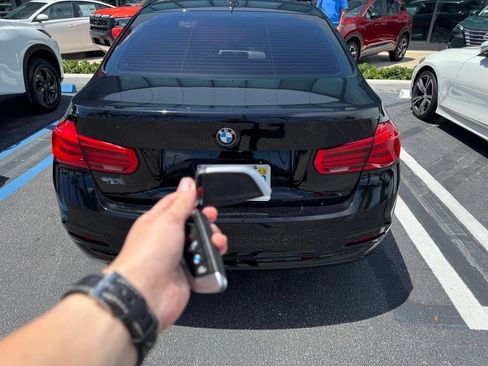 Used 2018 BMW 320i Sedan RWD image 4