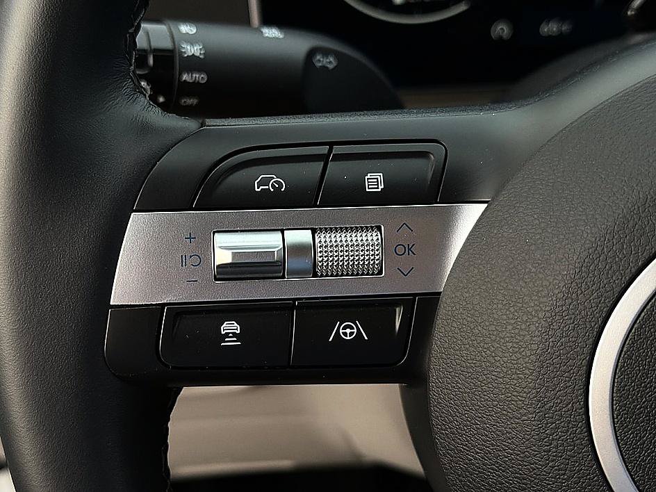 Certified 2025 Hyundai Tucson SEL FWD image 18