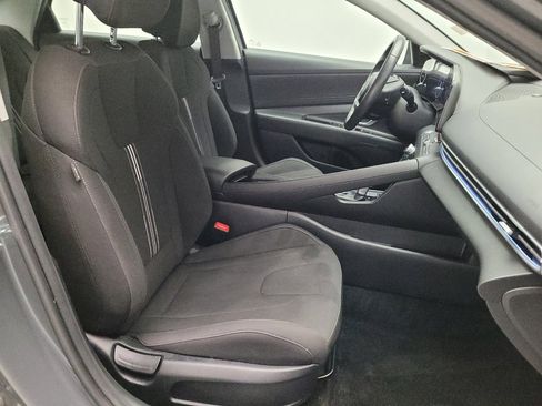Used 2025 Hyundai Elantra SEL FWD image 21