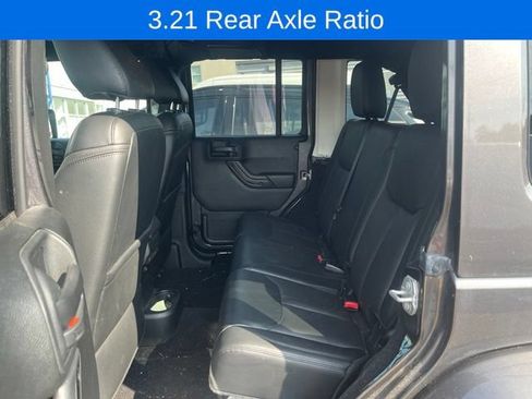 Used 2017 Jeep Wrangler Unlimited Sahara AWD/4WD image 9