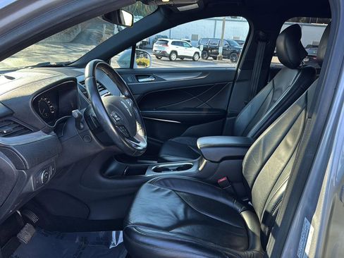 Used 2017 Lincoln MKC Select w/ Select Plus Package image 8