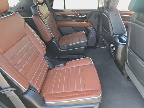 Used 2024 GMC Yukon Denali Ultimate AWD/4WD image 13
