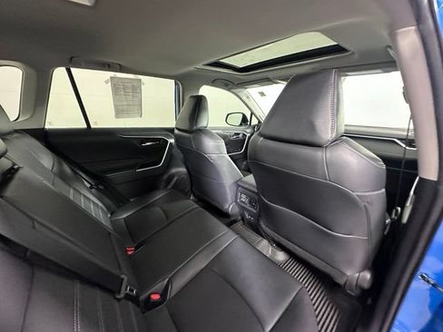 Used 2021 Toyota RAV4 XLE Premium w/ Carpet Mat Package (TMS) FWD image 12