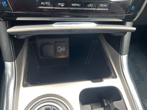 Used 2022 Ford Explorer Limited image 33