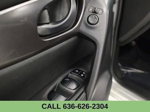 Used 2022 Nissan Rogue Sport S image 17