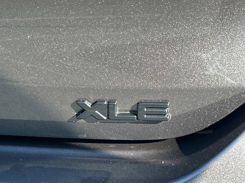 Used 2025 Toyota Highlander XLE FWD image 8
