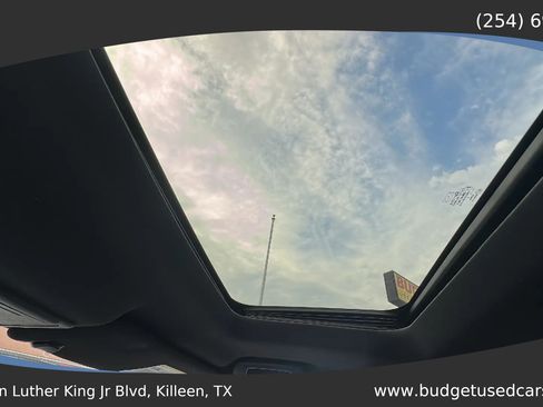 Used 2018 Ford Explorer Limited w/ Equipment Group 301A FWD image 17