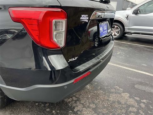 Used 2023 Ford Explorer XLT image 10