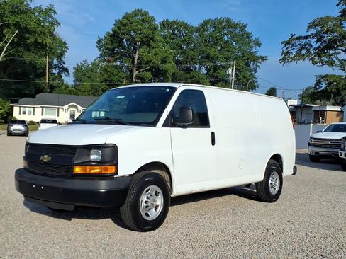 Used 2016 Chevrolet Express 2500 RWD image 3
