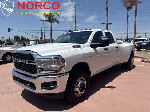 Used 2024 RAM 3500 Tradesman w/ Towing Technology Group AWD/4WD image 4