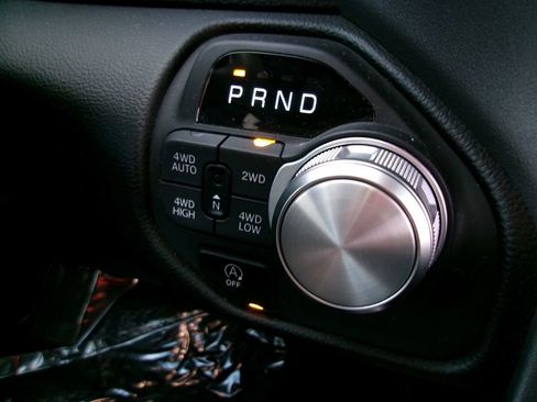 Certified 2025 RAM 1500 Laramie image 24